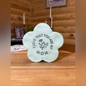 I Love That You Are My Mom” Decorative Stone Flower
